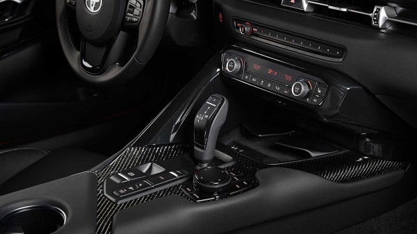 اشتراک رایگان چهار ساله Apple CarPlay، ویژگی خودرو سوپراسپرت جدید تویوتا