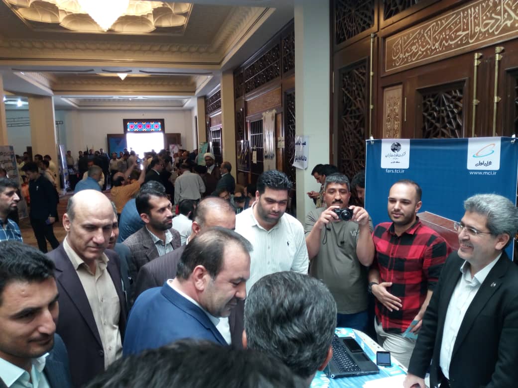 برپایی میز خدمت دولت در نماز جمعه شیراز
