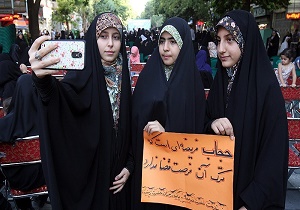امضاء طومار نمازگزاران درحمایت از ناجا برای مبارزه با بدحجابی