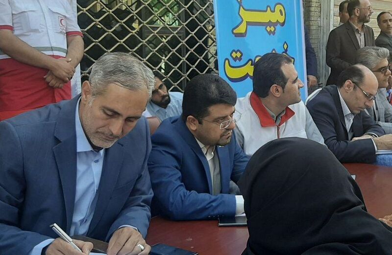 برپایی میز خدمت برای رسیدگی به مشکلات مردم