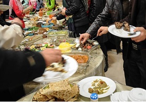 سرنوشت بخشی از ۳۵ میلیون غذایی که ایرانیان در یکسال دور می‌ریزند + فیلم