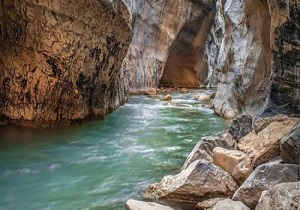 نجات ۲۰گردشگر در تنگه هلت پلدختر