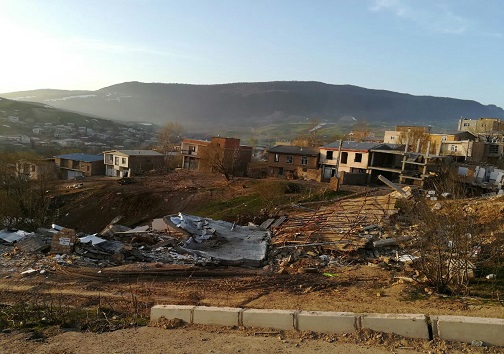 از رانش زمین تا دغدغه در زمینه نگهداری تغذیه دام ها و محصولات کشاورزی  و مسکن در روستای حسین آباد کالپوش