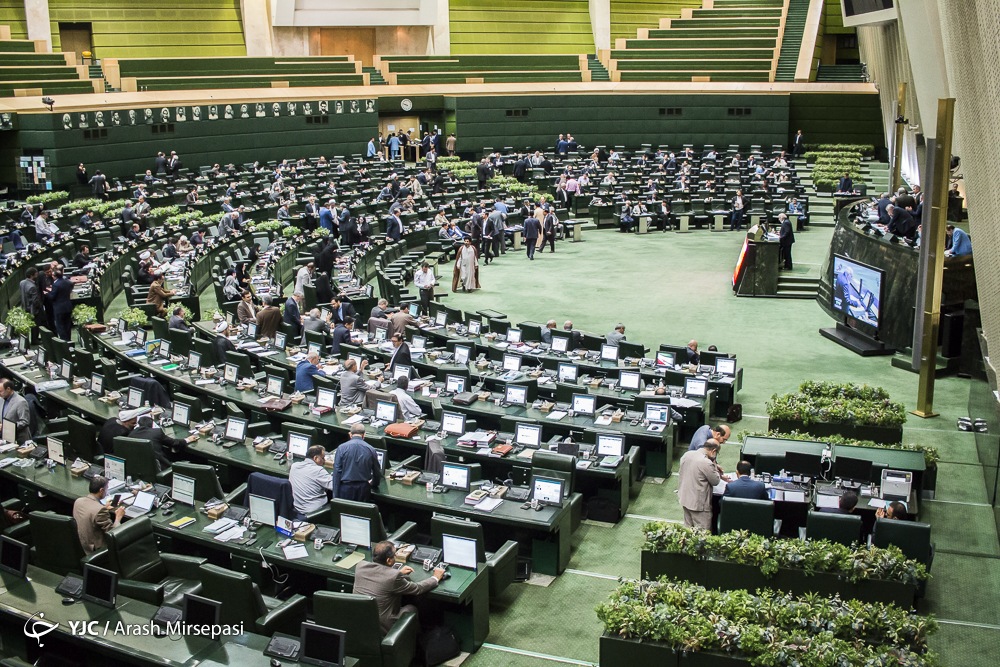 حضور نیافتن وزیر در کمیسیون به منزله وارد بودن سوال است