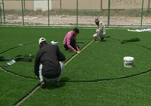 احداث زمین چمن مصنوعی فوتبال استاندارد در اردبیل