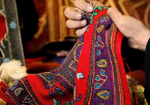 صدور و تمدید ۱۲ کارت و پروانه انفرادی صنایع دستی شهرستان مهاباد