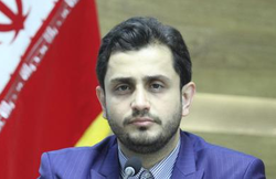 شعرخوانی مداح و مجری تلویزیون در کنار در درب منزل حضرت زهرا(س) +فیلم