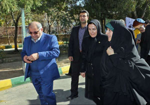 بازدید معاون رییس جمهور از طرح گلخانه گیاهان زینتی شیروان
