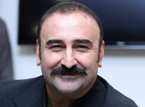 مهران احمدی خطاب به چهره&zwnj;های ورزشی: دستمزد من با ملی&zwnj;پوشان قابل قیاس نیست/ برای هر فیلم 5 میلیارد و نیم می گیرم