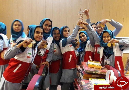 مدال&zwnj;های رنگارنگ المپیاد کشوری طرح ملی دادرس بر گردن دانش آموزان اهوازی