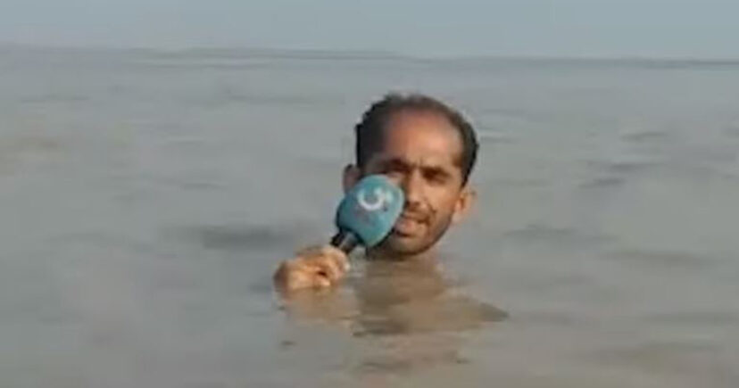 گزارش جالب خبرنگار پاکستانی از وقوع سیل! + فیلم///چهارشنبه صبح
