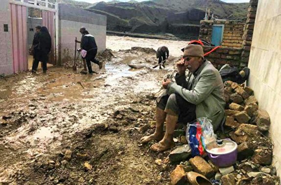 پای درد و دل دانشجویان لرستان پس از سیل فروردین ماه/ تکلیف شهریه های عقب افتاده پیام نور چه می شود؟