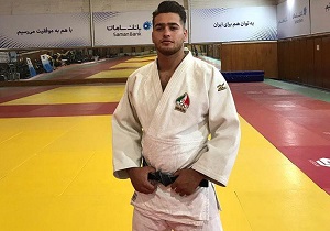 پرهیزکار صاحب گردن آویز طلا شد