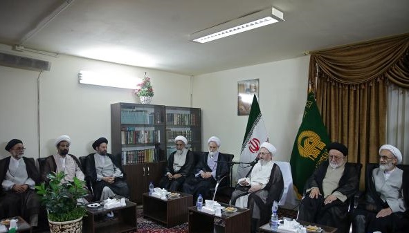 حضور پرشور زائران در اقامه نماز جماعت یک تبلیغ عملی شیعه است