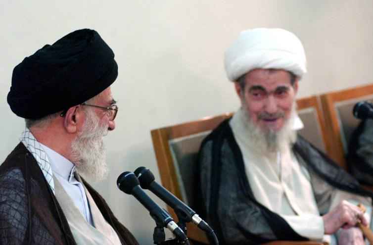 نظر آیت&zwnj;الله مشکینی در مورد انتخاب آیت&zwnj;الله خامنه&zwnj;ای به رهبری +فیلم