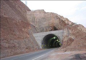 آغاز کار ایمن سازی تونل دلا در جاده اندیکا - شهرکرد