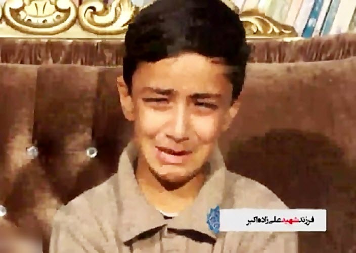 اشک‌های فرزند شهید مدافع حرم برای صبر حضرت زینب(س) +فیلم