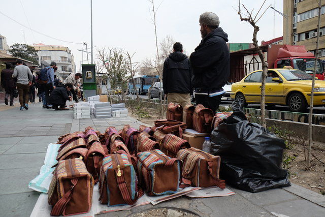 ایجاد بازارچه برای دستفروشان موجب گسترش دستفروشی می&zwnj;شود/ سامان&zwnj;دهی دستفروشان تئاتر شهر تا انتهای سال ادامه دارد