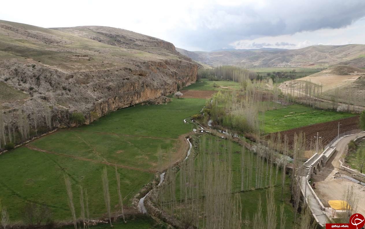 هنری به قدمت تاریخ/ بانوان&nbsp; روستای گلابر خالق تنورهای هستند که مشتریان خاص از سراسر کشور دارند