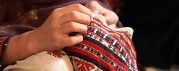 باید فناوری را در حوزه تولیدات صنایع دستی به کاربگیریم