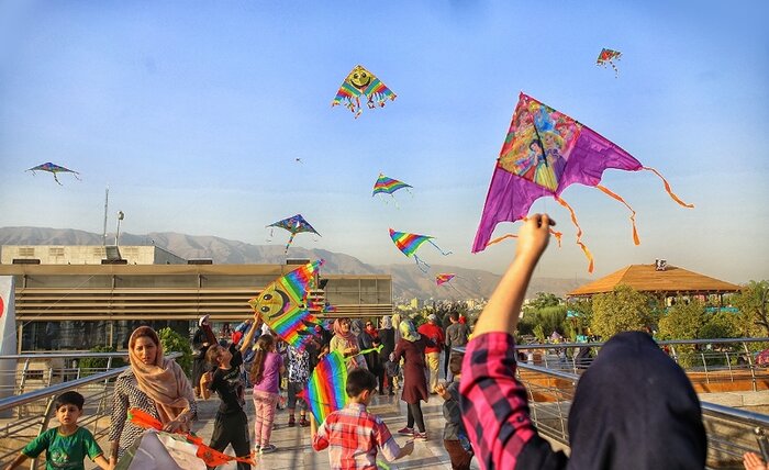 جشنواره بزرگ پرواز بادبادک‌ها در آبدانان برگزار شد