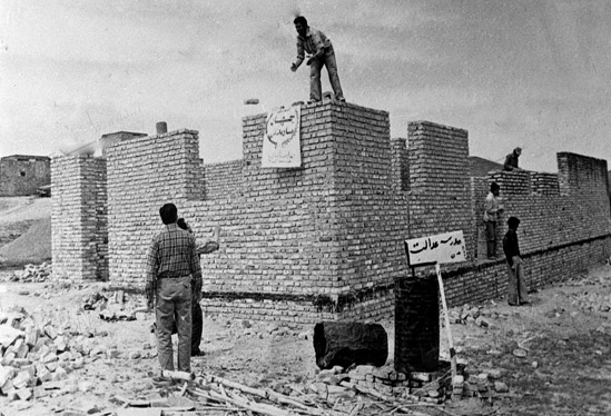 نگاهی به تاریخچه اردوهای جهادی؛ از سنگر سازان تا میهن سازان