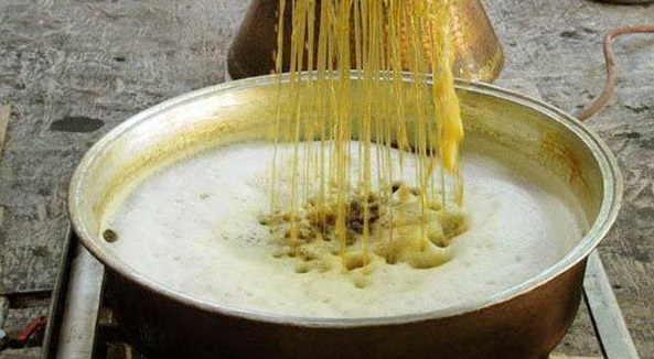 نخستین جشنواره شیره پزی انگور در کاشمر برگزار شد