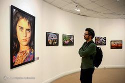 رونمایی از کتاب عکسِ ساسان مؤیدی