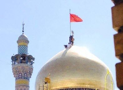 اهتزاز پرچم عزای حسینی بر فراز گنبد مطهرحضرت زینب کبری (س) +فیلم