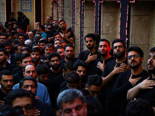 مداحی شب اول محرم با نوای محمود کریمی+فیلم