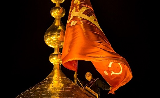 حضور خبرنگاران قم در آیین تعویض پرچم گنبد سیدالشهداء
