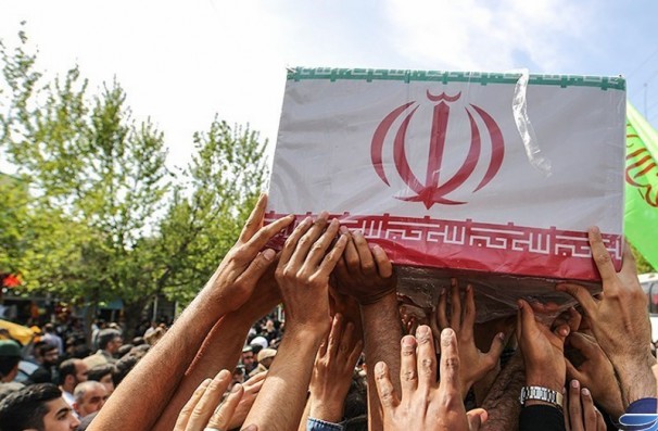 تجلیل از مادران دو شهید وخانواده شهدای کارمند