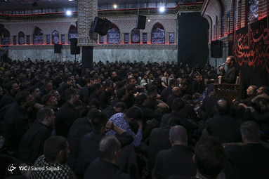 عشاق الحسین (ع) برای غریبی پسر حضرت فاطمه (س) گریستند/ توسل عزاداران به بانوی دو عالم + صوت