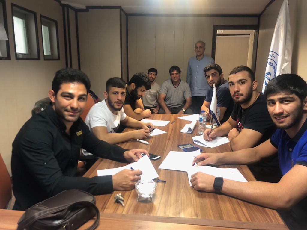 قرار داد کشتی گیران اولین تیم لیگ برتری ثبت شد/ حضور کریمی، حسین خانی و محمدیان در سازمان لیگ
