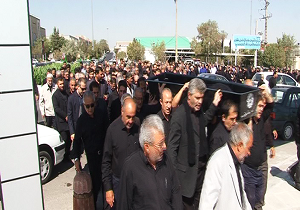 تشییع پیکر مادر دو شهید در تبریز