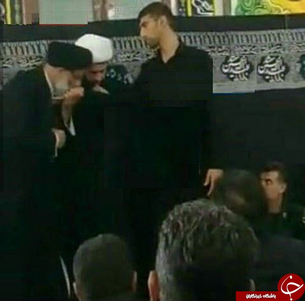 حرکت عجیب و ستودنی امام جمعه اهواز در مقابل کارگر هفت تپه +عکس