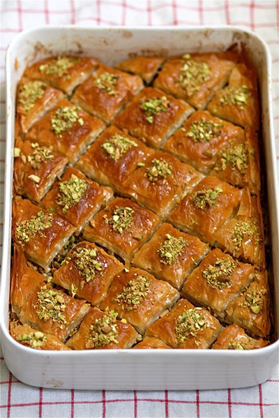 باقلوا یزدی را در منزل تهیه کنید! باقلوا یزدی را در منزل تهیه کنید!