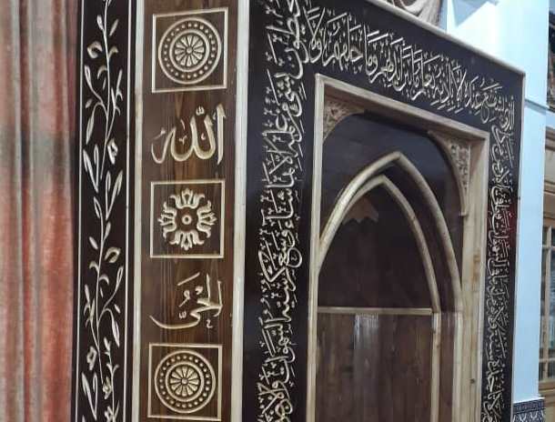 ساخت محراب چوبی بقعه آقا پیرجنگی لاهیجان