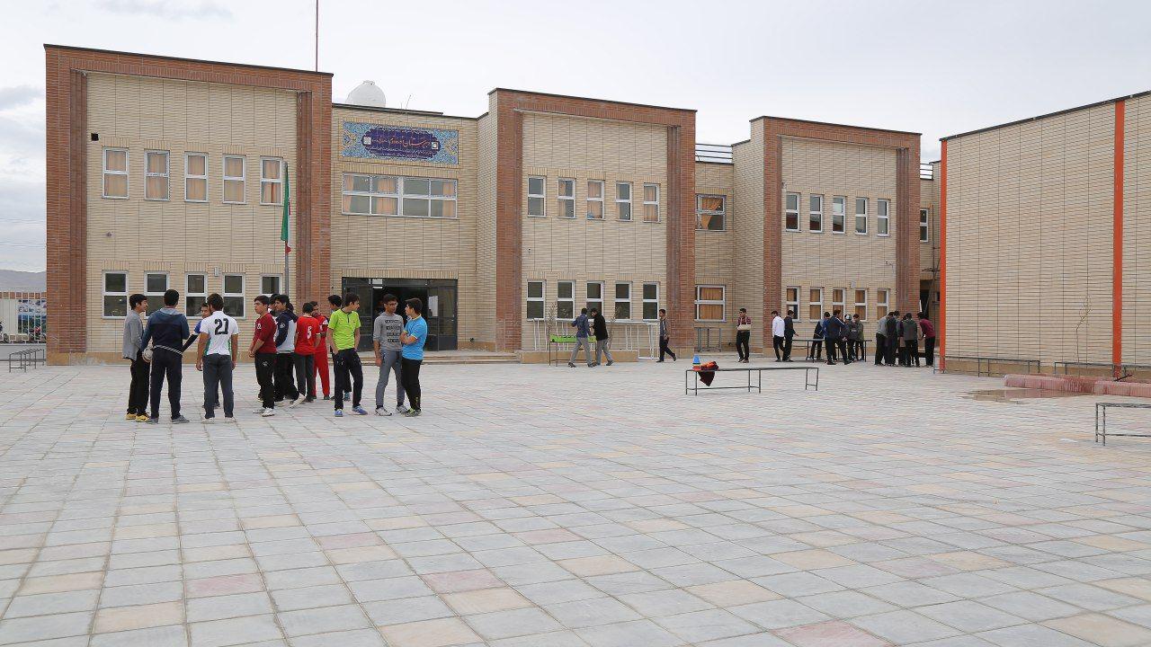 حل مشکل کمبود فضای آموزشی با ساخت مدارسی به نام شهدای مدافع حرم/ ایجاد مشاغل خرد و خانگی در نجف آباد