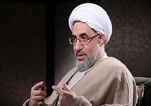 شرکت در مجالس عزای حسینی حضور در جبهه حق است