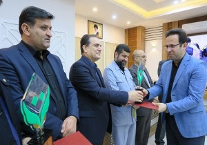 تندیس غرفه ممتاز به اداره‎کل میراث فرهنگی خوزستان اهدا شد