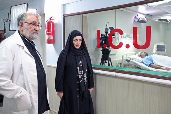 امیرحسین صدیق روی تخت بیمارستان/ داریوش ارجمند دکتر شد امیرحسین صدیق روی تخت بیمارستان/ داریوش ارجمند دکتر شد