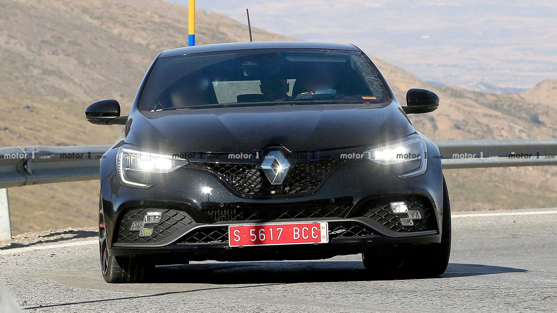 نمایش تغییراتی ظریف در خودروی جدید Renault Megane RS +تصاویر