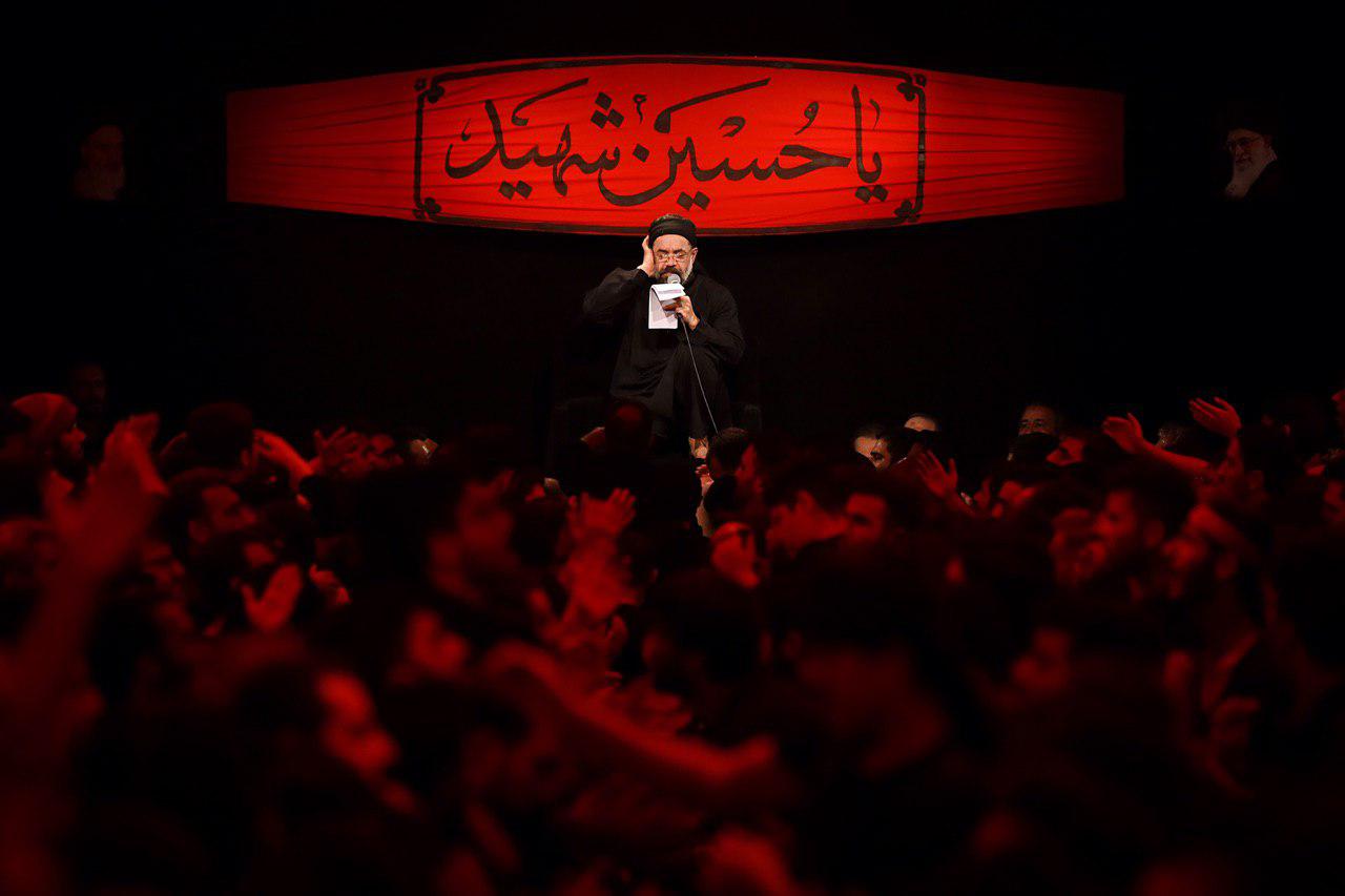 گلچین مداحی شب چهارم محرم ۹۸ با نوای محمود کریمی