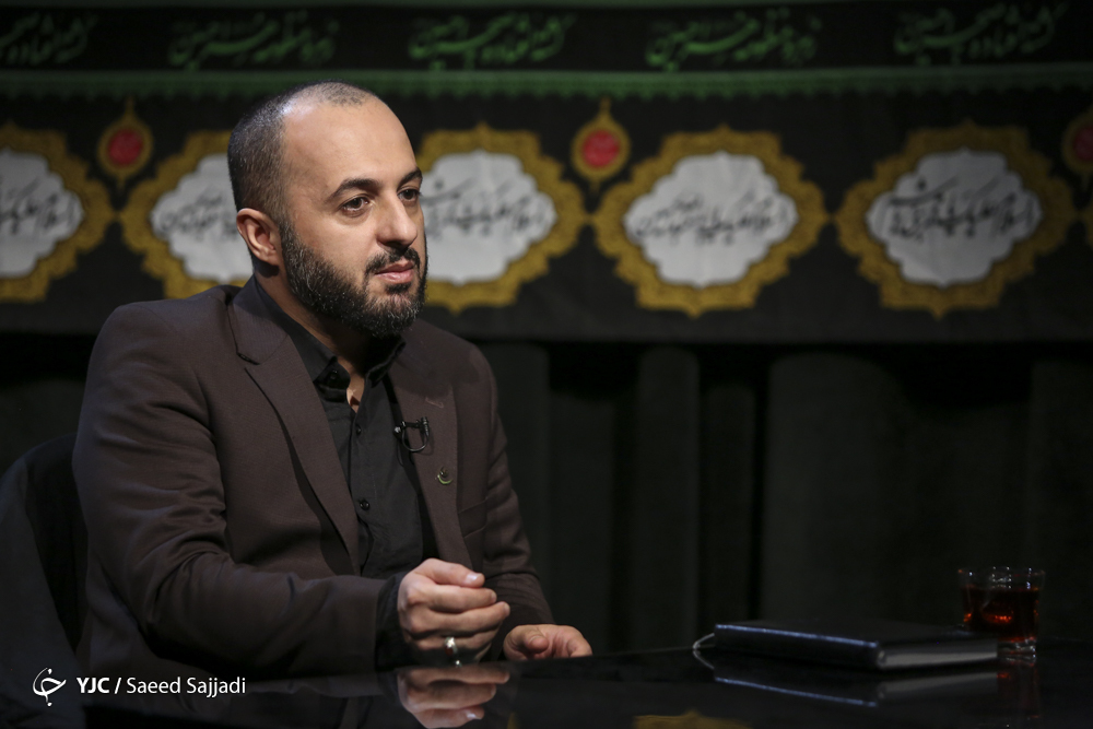 باید ببینیم در مداحیها و شعر سراییها خدا و اهل بیت (ع) چه میپسندند باید ببینیم در مداحیها و شعر سراییها خدا و اهل بیت (ع) چه میپسندند