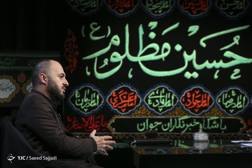 باید ببینیم در مداحیها و شعر سراییها خدا و اهل بیت (ع) چه میپسندند/ اصحاب خوانی در تعزیه و مداحیها کمرنگ است/ ویژگیهای یک شعر عاشورایی از دیدگاه رهبر باید ببینیم در مداحیها و شعر سراییها خدا و اهل بیت (ع) چه میپسندند/ اصحاب خوانی در تعزیه و مداحیها کمرنگ است/ ویژگیهای یک شعر عاشورایی از دیدگاه رهبر