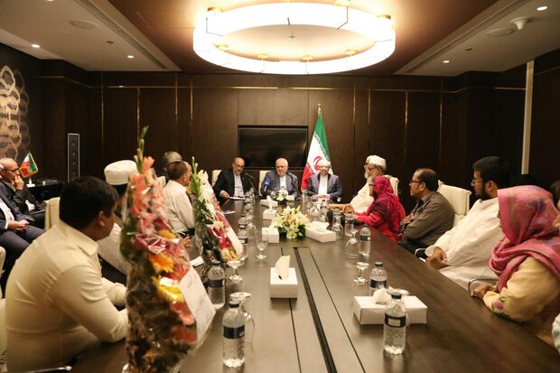 نشست صمیمی ظریف با اساتید زبان فارسی دانشگاه های بنگلادش برگزار شد
