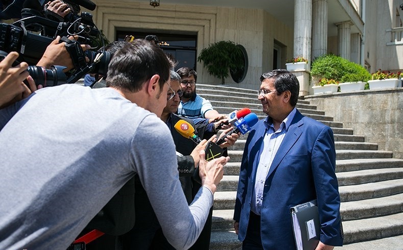 سفر رئیس بانک مرکزی به کرمان با چراغ خاموش!