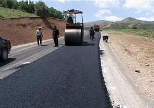 پایان عملیات آسفالت معابر ۶ روستا در ایذه/معابر ۱۵ روستای دیگر آسفالت می‌شود
