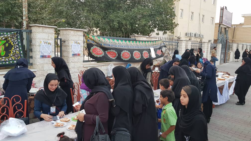 برپایی بازارچه خیریه برای کمک به دانش آموزان نیازمند